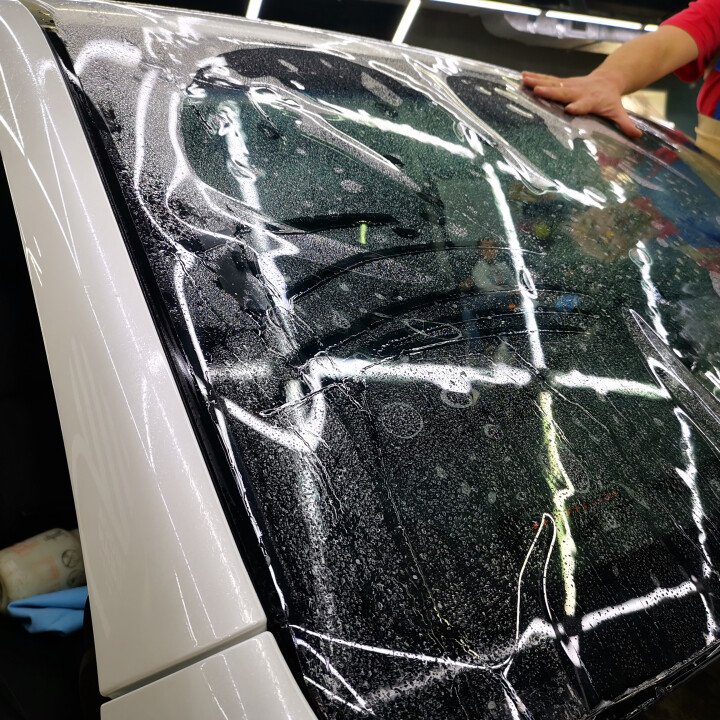 Бронирование лобового стекла во Владивостоке | Brookclean